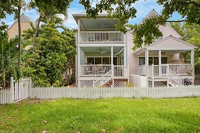 Keys to Paradise by Avantstay Balcony Pool Golf