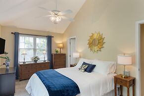 Keys to Paradise by Avantstay Balcony Pool Golf