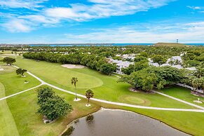 Keys to Paradise by Avantstay Balcony Pool Golf