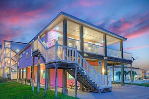 Casa Rosada by Avantstay Easy Beach Access Spacious Balcony Deck