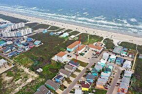 Casa Rosada by Avantstay Easy Beach Access Spacious Balcony Deck