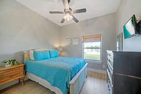 Casa Rosada by Avantstay Easy Beach Access Spacious Balcony Deck