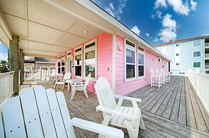 Casa Rosada by Avantstay Easy Beach Access Spacious Balcony Deck