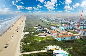 Casa Rosada by Avantstay Easy Beach Access Spacious Balcony Deck