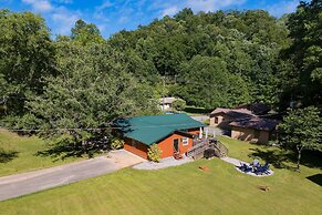 The Rustic Cottage by Avantstay Hot Tub Fire Pit Pool Table 5mins to T