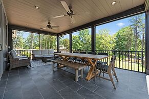 Gray Fox Lodge by Avantstay Waterslide Pool Theater Sleeps 23