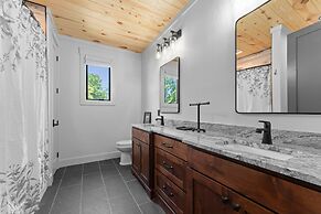 Gray Fox Lodge by Avantstay Waterslide Pool Theater Sleeps 23