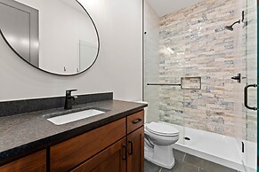 Gray Fox Lodge by Avantstay Waterslide Pool Theater Sleeps 23