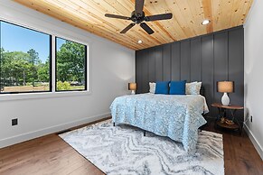 Gray Fox Lodge by Avantstay Waterslide Pool Theater Sleeps 23