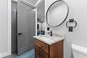 Gray Fox Lodge by Avantstay Waterslide Pool Theater Sleeps 23