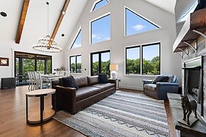 Gray Fox Lodge by Avantstay Waterslide Pool Theater Sleeps 23