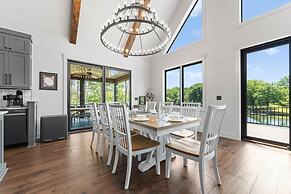 Gray Fox Lodge by Avantstay Waterslide Pool Theater Sleeps 23