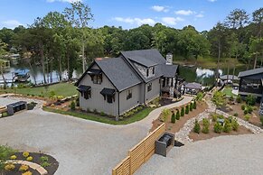 Gray Fox Lodge by Avantstay Waterslide Pool Theater Sleeps 23