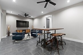 Gray Fox Lodge by Avantstay Waterslide Pool Theater Sleeps 23