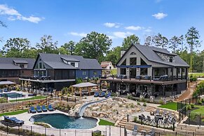 Gray Fox Lodge by Avantstay Waterslide Pool Theater Sleeps 23
