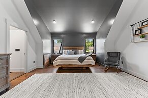 Gray Fox Lodge by Avantstay Waterslide Pool Theater Sleeps 23