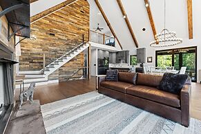 Gray Fox Lodge by Avantstay Waterslide Pool Theater Sleeps 23