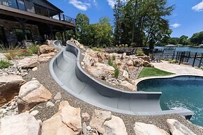 Gray Fox Lodge by Avantstay Waterslide Pool Theater Sleeps 23