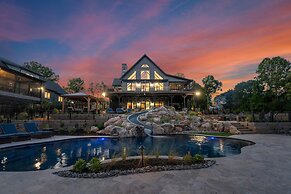 Gray Fox Lodge by Avantstay Waterslide Pool Theater Sleeps 23