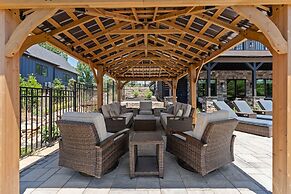 Gray Fox Lodge by Avantstay Waterslide Pool Theater Sleeps 23