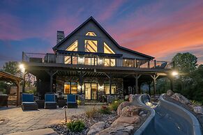 Gray Fox Lodge by Avantstay Waterslide Pool Theater Sleeps 23