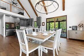 Gray Fox Lodge by Avantstay Waterslide Pool Theater Sleeps 23