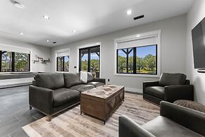 Gray Fox Lodge by Avantstay Waterslide Pool Theater Sleeps 23