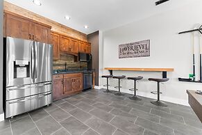 Gray Fox Lodge by Avantstay Waterslide Pool Theater Sleeps 23