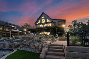 Gray Fox Lodge by Avantstay Waterslide Pool Theater Sleeps 23