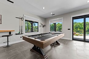 Gray Fox Lodge by Avantstay Waterslide Pool Theater Sleeps 23