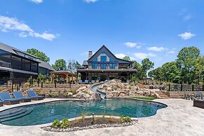 Gray Fox Lodge by Avantstay Waterslide Pool Theater Sleeps 23