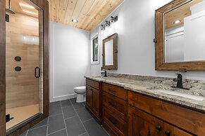 Gray Fox Lodge by Avantstay Waterslide Pool Theater Sleeps 23