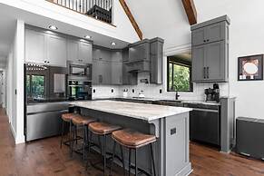 Gray Fox Lodge by Avantstay Waterslide Pool Theater Sleeps 23