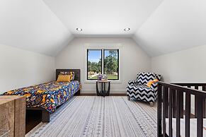 Gray Fox Lodge by Avantstay Waterslide Pool Theater Sleeps 23