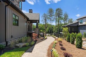 Gray Fox Lodge by Avantstay Waterslide Pool Theater Sleeps 23