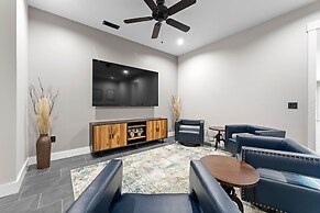 Gray Fox Lodge by Avantstay Waterslide Pool Theater Sleeps 23