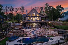 Gray Fox Lodge by Avantstay Waterslide Pool Theater Sleeps 23