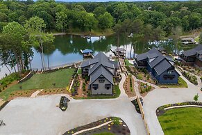 Gray Fox Lodge by Avantstay Waterslide Pool Theater Sleeps 23