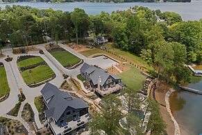 Gray Fox Lodge by Avantstay Waterslide Pool Theater Sleeps 23