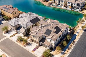 Lago Luxe by Avantstay Lakefront Private Pool Great for Festival Seaso