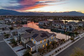 Lago Luxe by Avantstay Lakefront Private Pool Great for Festival Seaso