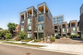 The Grove 6 by Avantstay Private Balcony