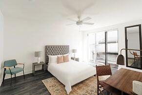 The Grove 6 by Avantstay Private Balcony