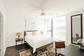 The Grove 6 by Avantstay Private Balcony