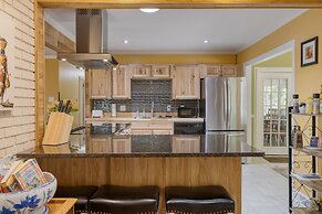 Hyannis 10min to Asheville Firepit Ping Pong