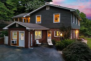 Hyannis 10min to Asheville Firepit Ping Pong