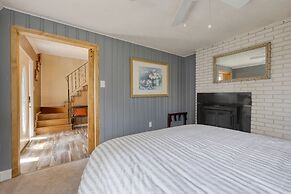 Hyannis 10min to Asheville Firepit Ping Pong