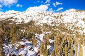 Explorer by Avantstay Close to Slopes Game Room Guest Suite