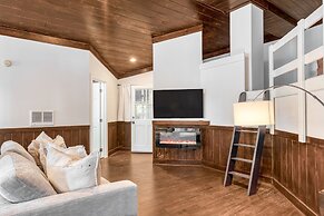 Explorer by Avantstay Close to Slopes Game Room Guest Suite