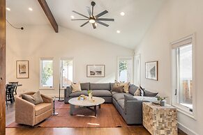 Explorer by Avantstay Close to Slopes Game Room Guest Suite